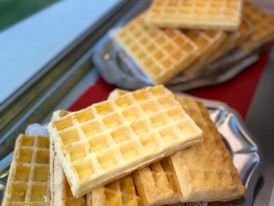 Une gaufre nature servie à l’assiette.